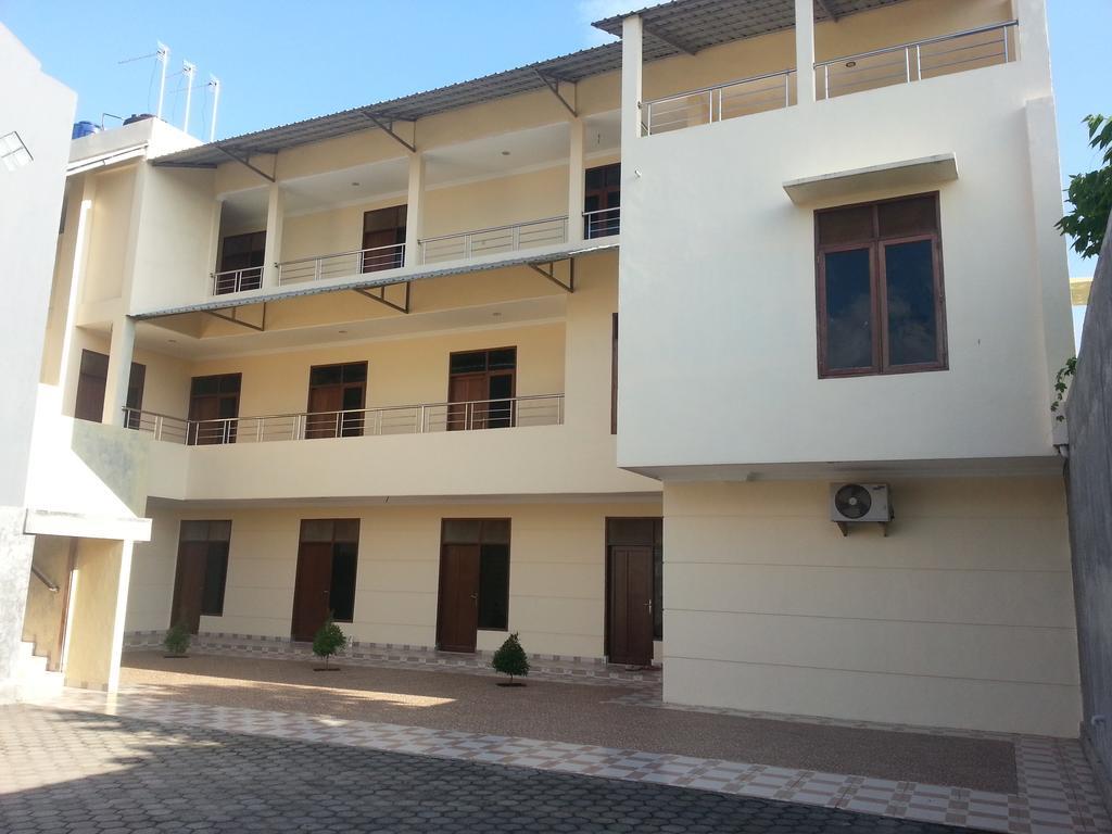 Discovery Homestay Makassar Exterior photo